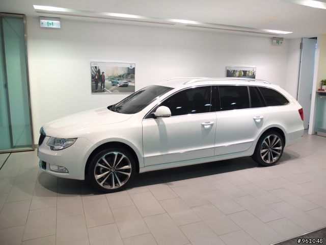 超迷人的白色Superb 1.8 TSI 今天交車了!!!