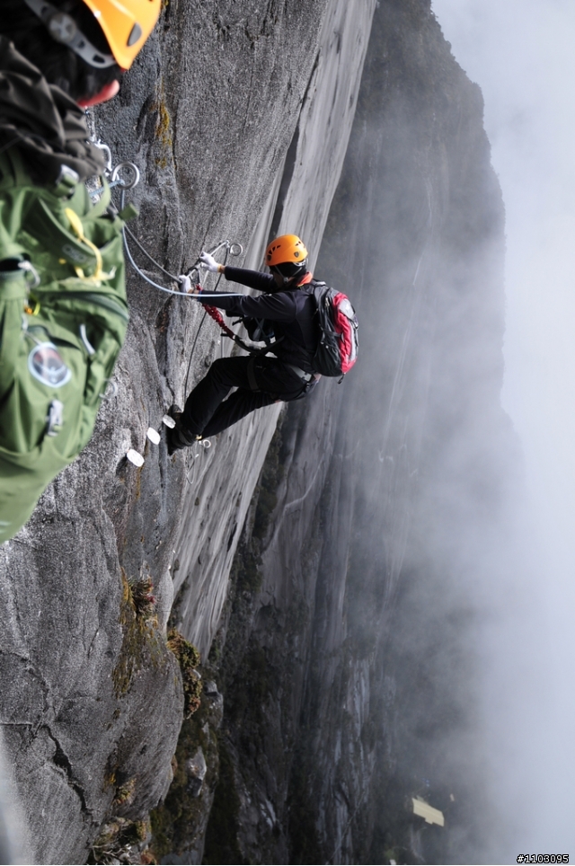 [神山-沙巴] 神山加碼極限攀岩Via Ferrata-Low's Peak Circuit 差點回不來了20120228