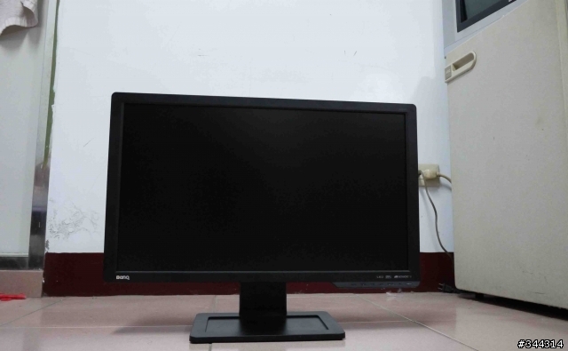 BENQ  XL2410T簡單開箱~(外加 曜越黑者、i-rocksKR6260)