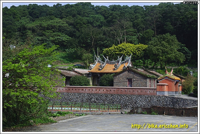 [Eric的單車日記] 紅櫻新綠 春山探秘 (天元宮滿開)