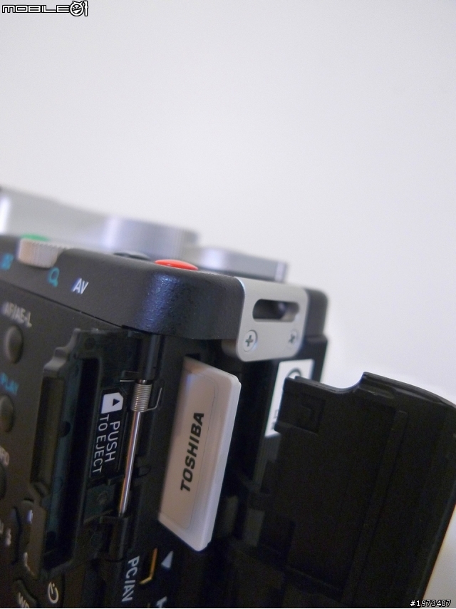 Pentax 時尚 Evil 機 K-01 開箱啦!!!