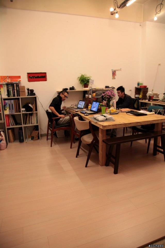 台中市二十年老屋改建 之 無裝修純傢俱