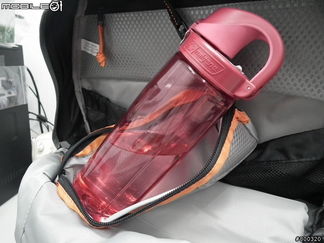 [開箱] 帶大腳架旅遊Lowepro CompuRover AW 羅普 電腦羅孚客 相機後背包