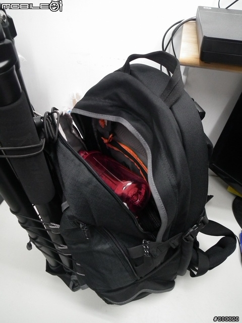 [開箱] 帶大腳架旅遊Lowepro CompuRover AW 羅普 電腦羅孚客 相機後背包
