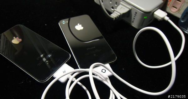 <分享>iPhone & iPod 一條兩頭雙工傳輸線(充電&USB)
