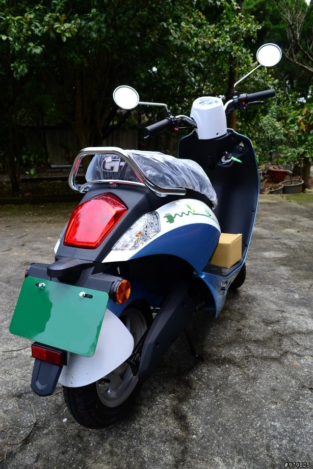 [開箱] 中華汽車 e-moving plus。