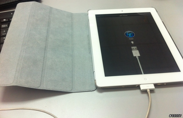 New iPad with Smart Cover plus 透明背蓋