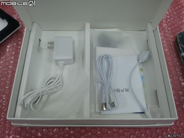 一次三台大陸 9.7" MID +ONDA Vi30 8" 開箱