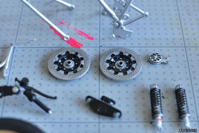 機車聰聰聰 --- 1/12  DUCATI 900SS 製作分享
