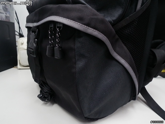 [開箱] 帶大腳架旅遊Lowepro CompuRover AW 羅普 電腦羅孚客 相機後背包