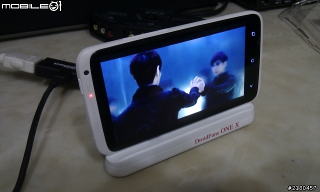 HTC ONE X 插HDMI測試...好玩不錯用!
