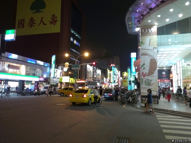 OneX照相蓋大樓嘍！
