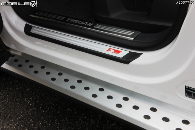 ( PART2開箱) 2012 TIGUAN TSI S&S 全配到齊了:HID日行燈+全景天窗+撥片方向盤+RVC顯影+側踏+德國後箱飾條..