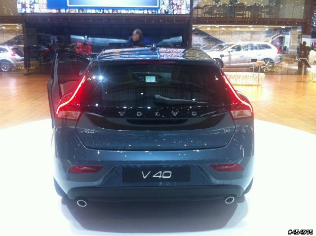 Volvo New V40實車照片(補上v40國際官方網站及專屬facebook)