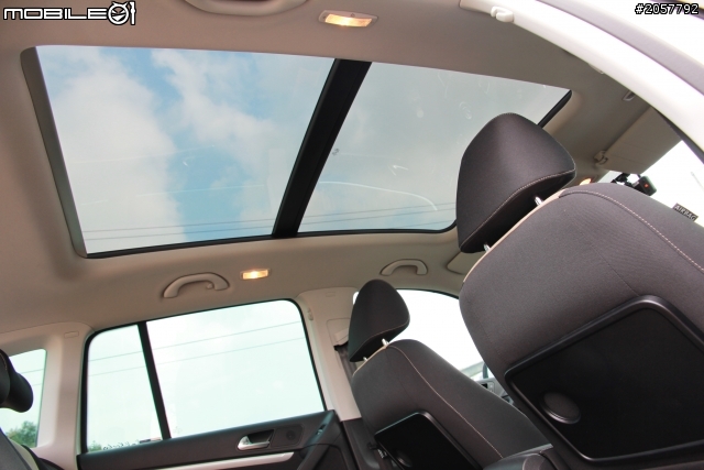 ( PART2開箱) 2012 TIGUAN TSI S&S 全配到齊了:HID日行燈+全景天窗+撥片方向盤+RVC顯影+側踏+德國後箱飾條..