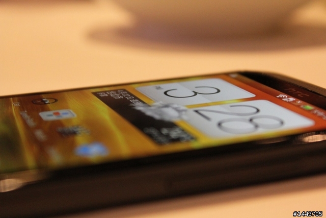 (新增福利社)× ×【體驗會分享】HTC ONE X 體驗會——掀起手機相機革命潮，實測潔白機背做筆記好方便 × ×