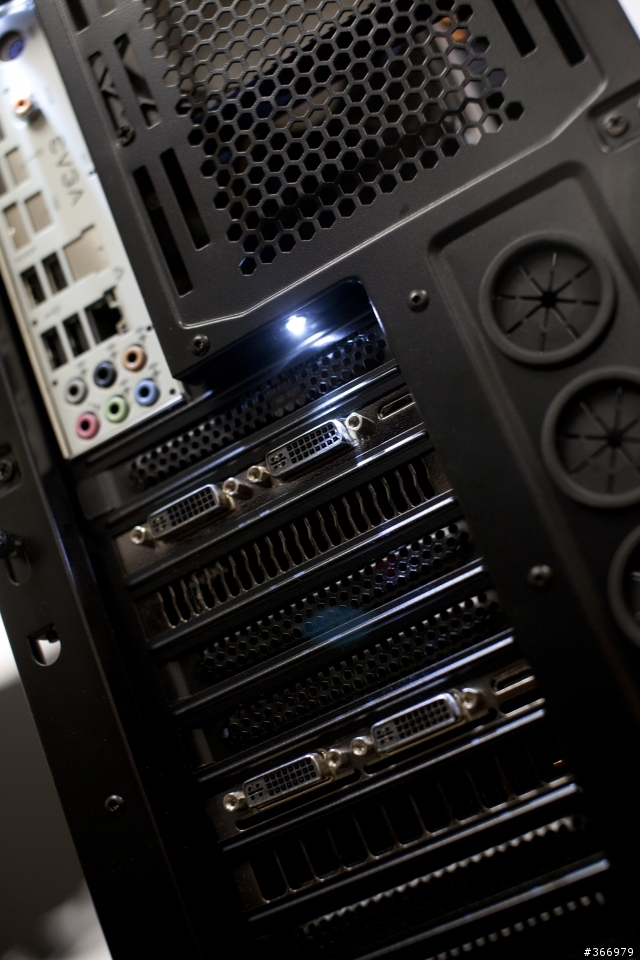 [簡易開箱] 水冷空冷兩相宜的NZXT Switch 810全塔機殼