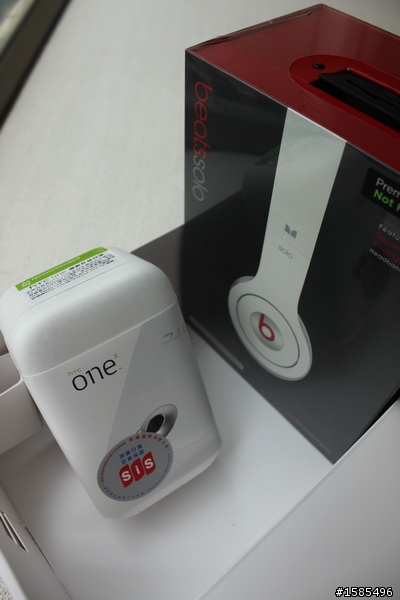 One X 貝殼白 + "特別來賓"做 Beats Solo 開箱