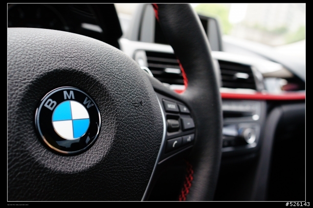 極致 BMW F30