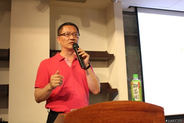 (新增福利社)× ×【體驗會分享】HTC ONE X 體驗會——掀起手機相機革命潮，實測潔白機背做筆記好方便 × ×