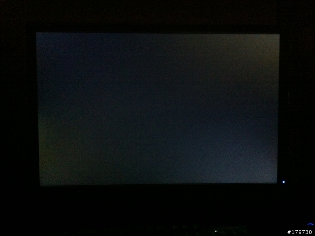 DELL  U2412M這樣算漏光嚴重嗎?