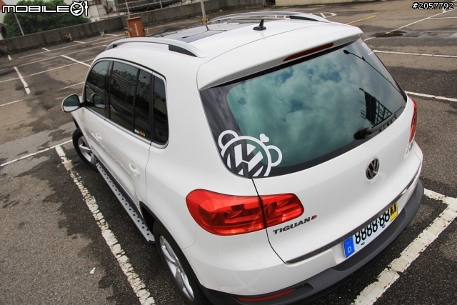 ( PART2開箱) 2012 TIGUAN TSI S&S 全配到齊了:HID日行燈+全景天窗+撥片方向盤+RVC顯影+側踏+德國後箱飾條..