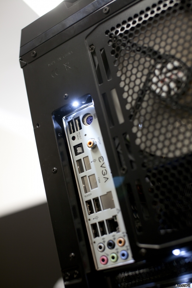 [簡易開箱] 水冷空冷兩相宜的NZXT Switch 810全塔機殼