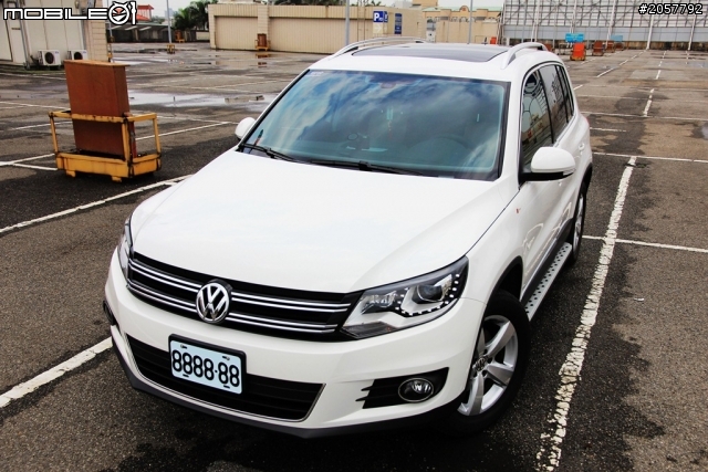 ( PART2開箱) 2012 TIGUAN TSI S&S 全配到齊了:HID日行燈+全景天窗+撥片方向盤+RVC顯影+側踏+德國後箱飾條..