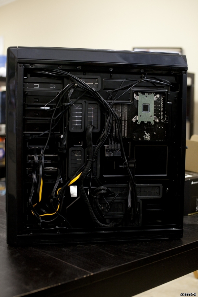 [簡易開箱] 水冷空冷兩相宜的NZXT Switch 810全塔機殼