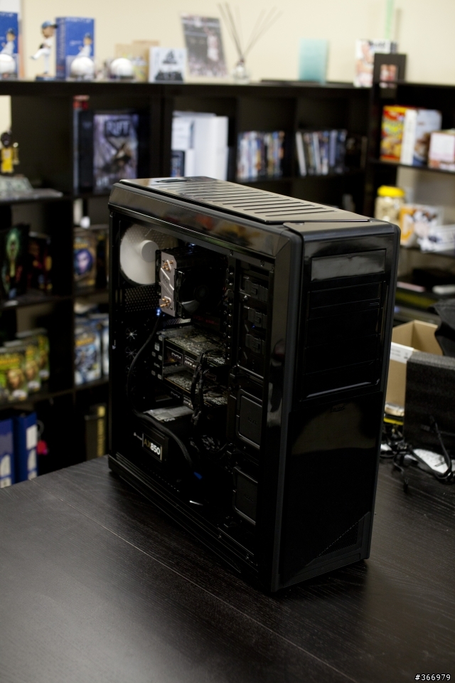 [簡易開箱] 水冷空冷兩相宜的NZXT Switch 810全塔機殼