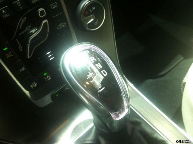 Volvo New V40實車照片(補上v40國際官方網站及專屬facebook)
