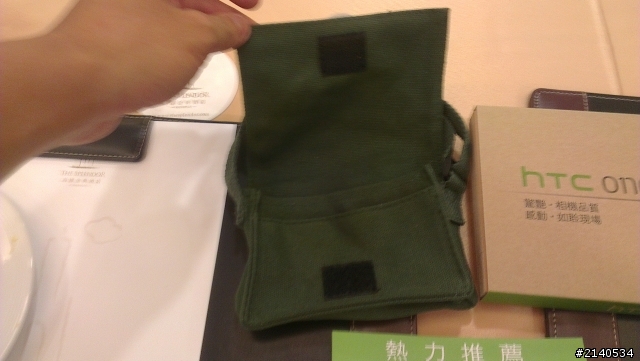 {HTC ONE X}高雄體驗會心得,(螢幕黃斑,溫度過熱,耗電的問題..)~~~