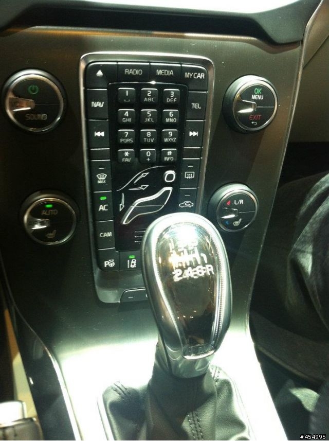 Volvo New V40實車照片(補上v40國際官方網站及專屬facebook)
