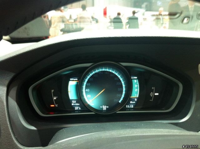 Volvo New V40實車照片(補上v40國際官方網站及專屬facebook)