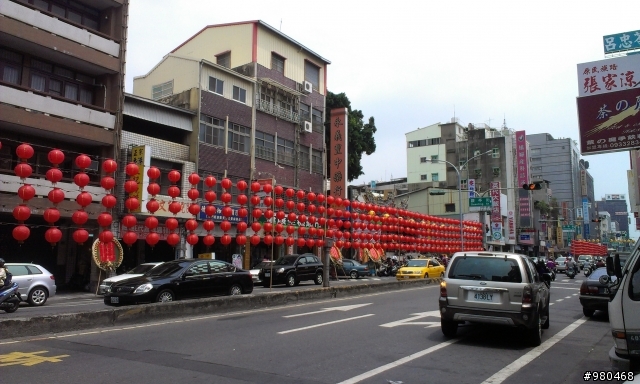 [開箱]久等了~~~~~ONE V來了!!!(其他光源拍照補圖+提問)