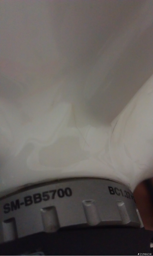 這是carbon裂開嗎？還是烤漆裂開？