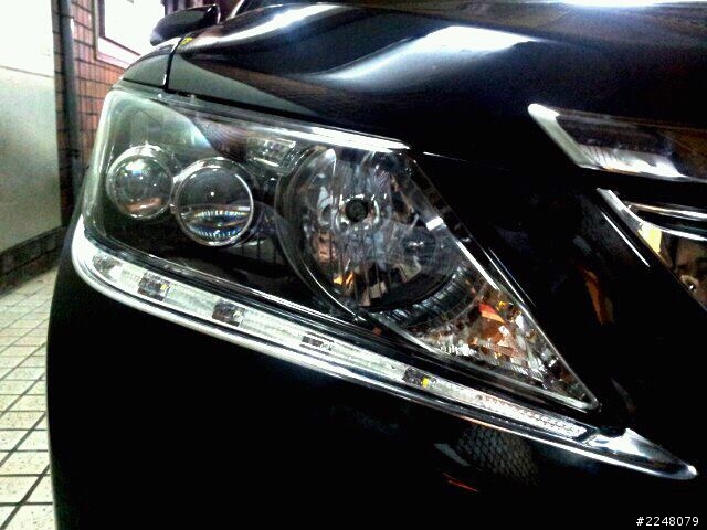 目前少見的Camry HV晝行燈
