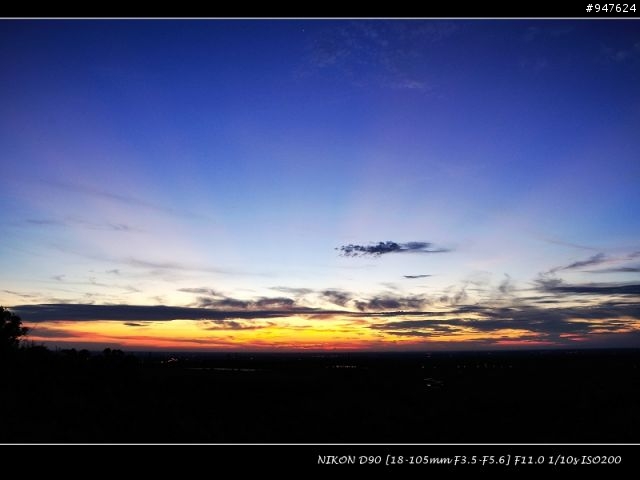 NIKON老兵D90 + KIT + 美到不像話的天空~