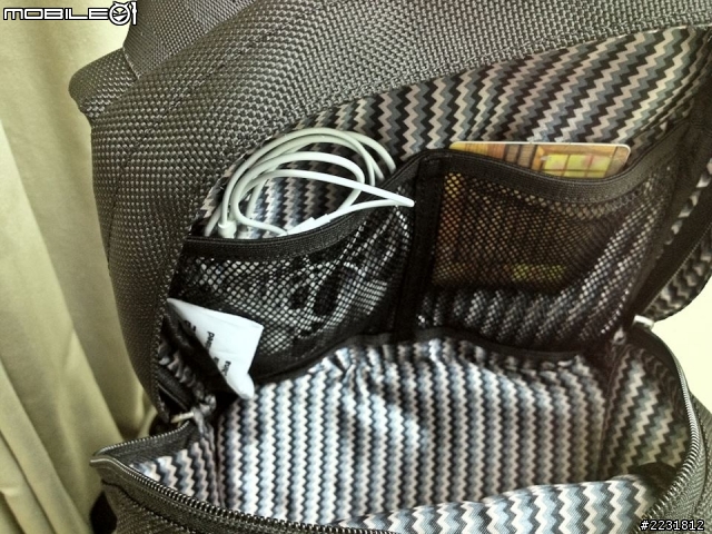 [敗文] 包包不只拿來背還拿來"玩"...Samsonite的Backpack 100相機背包