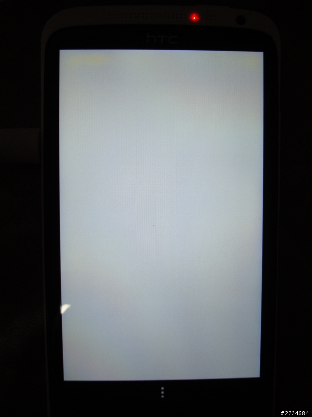買了 Sony Xperia X 出現 黃斑，今天買了 HTC ONE X 又出現 黃斑  !!!
