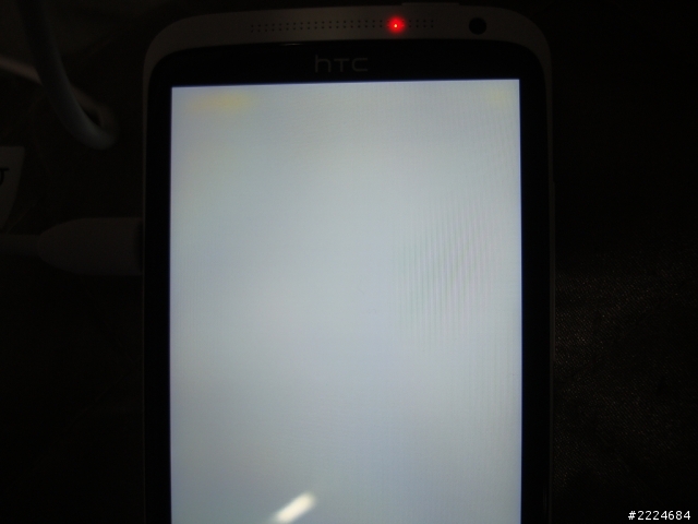 買了 Sony Xperia X 出現 黃斑，今天買了 HTC ONE X 又出現 黃斑  !!!