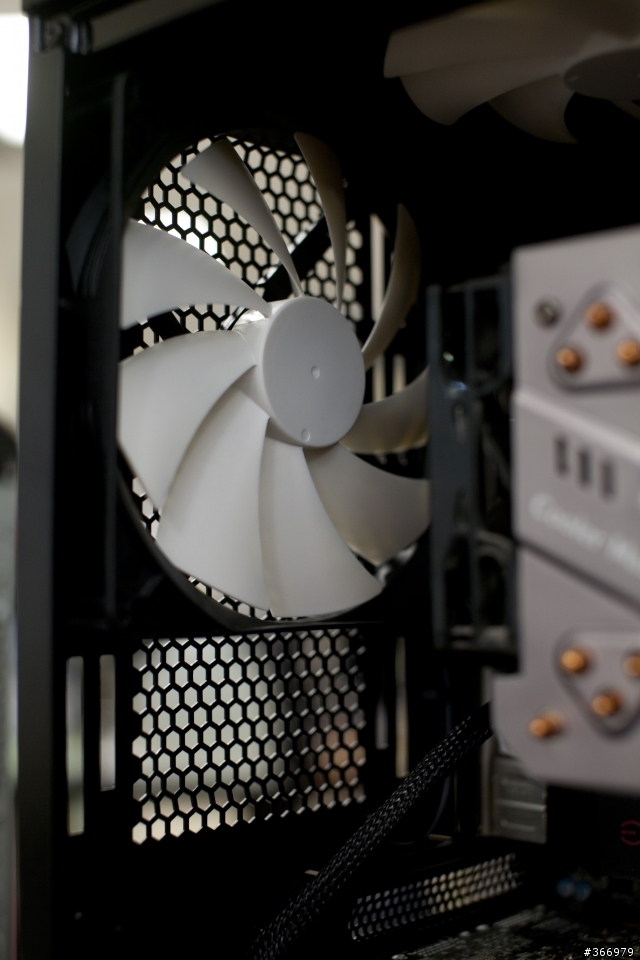 [簡易開箱] 水冷空冷兩相宜的NZXT Switch 810全塔機殼