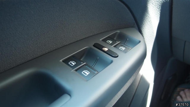 等待九個月的開箱文 VW 2012 Touran 1.6 TDI