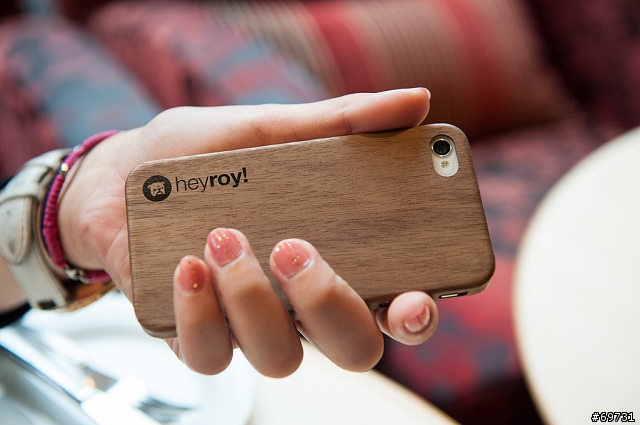 《 熊寶貝 》heyroy! iPhone 胡桃木紋背蓋，真的有木頭味道