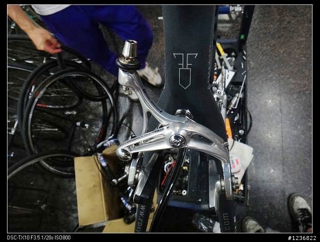 [ 開箱開箱] ROXYCLE 亞洲精工 霧消光與亮碳纖一次滿足