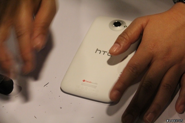 (新增福利社)× ×【體驗會分享】HTC ONE X 體驗會——掀起手機相機革命潮，實測潔白機背做筆記好方便 × ×