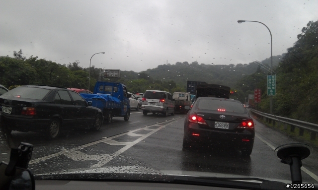 往基隆方向大塞車