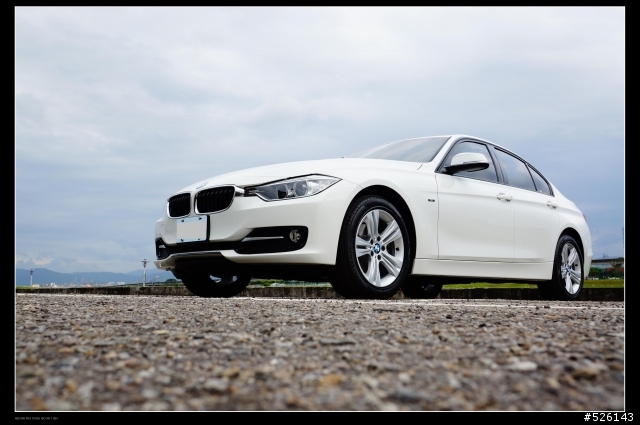 極致 BMW F30