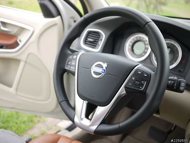 [update]超多圖不專業開箱 等待已久的VOLVO V60入手 腳踏車架上身 左撇子曝光