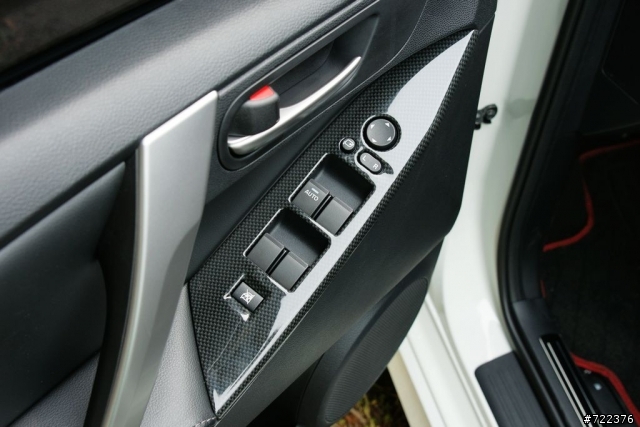 交車後純開箱 MAZDA3 行動版 圖多慎入